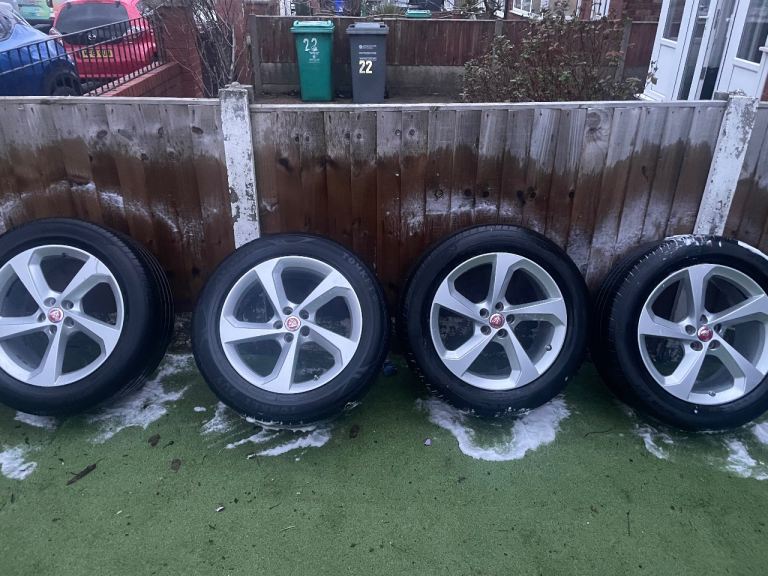 Jaguar f pace wheels and tyres 18”