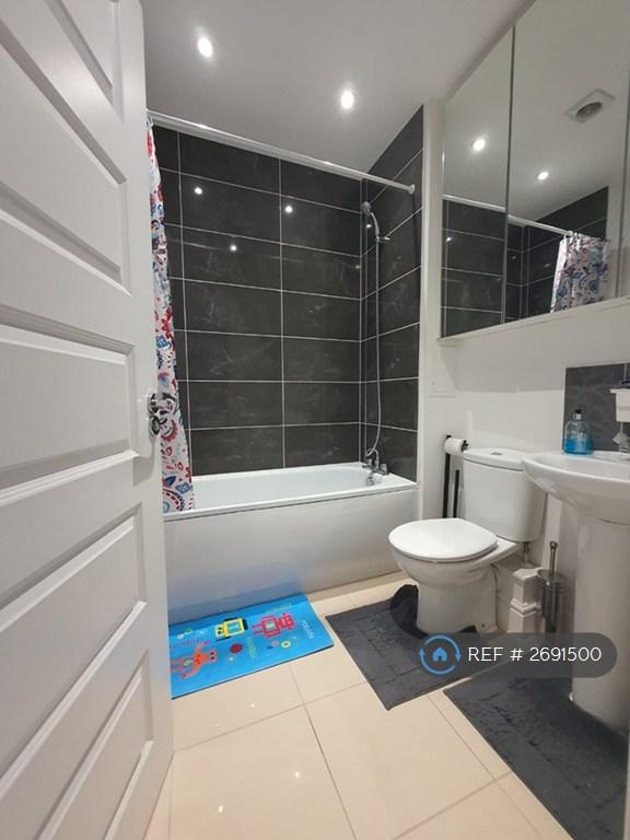 4 bedroom house in Hounslow, Hounslow, TW5 (4 bed) (#2691500)