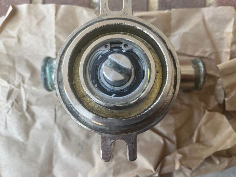 AD41 Volvo engine water pump replacement