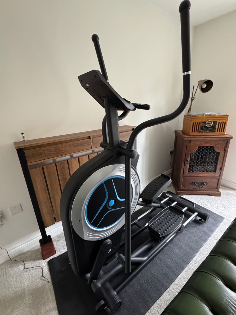 DKN XC-190 ELLIPTICAL CROSS TRAINER