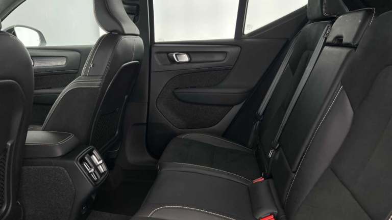 2021 Volvo XC40 2.0 B4 MHEV R-Design SUV 5dr Petrol Hybrid DCT Auto Euro 6 (s/s) (197 ps) ESTATE ...