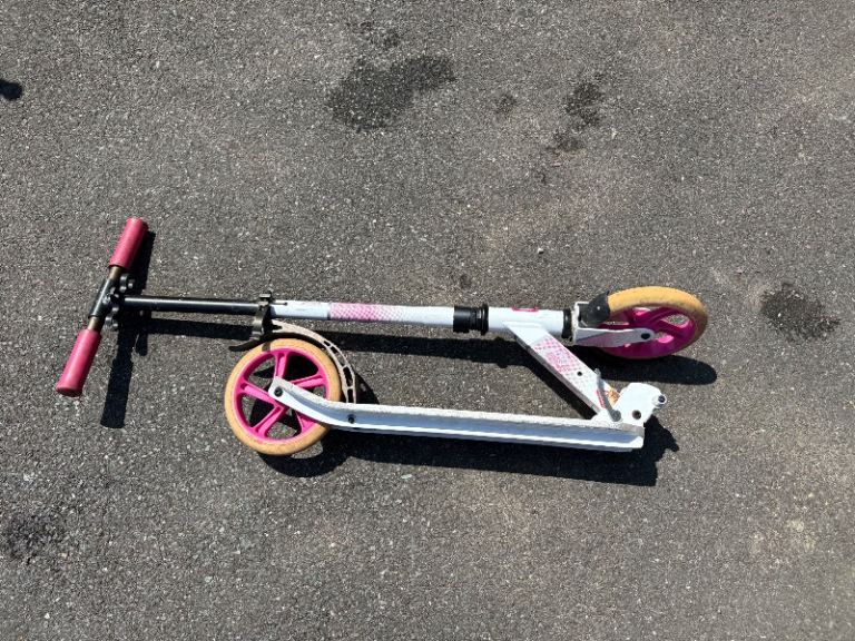 Kids Scooter – White and Pink, working Condition