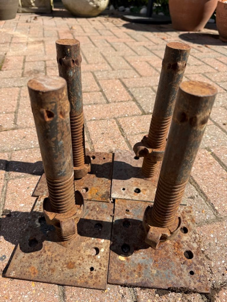Tower Scaffold adjustable feet x4
