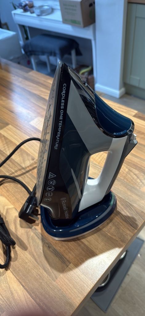 Russell Hobbs Cordless Steam Iron 2600w