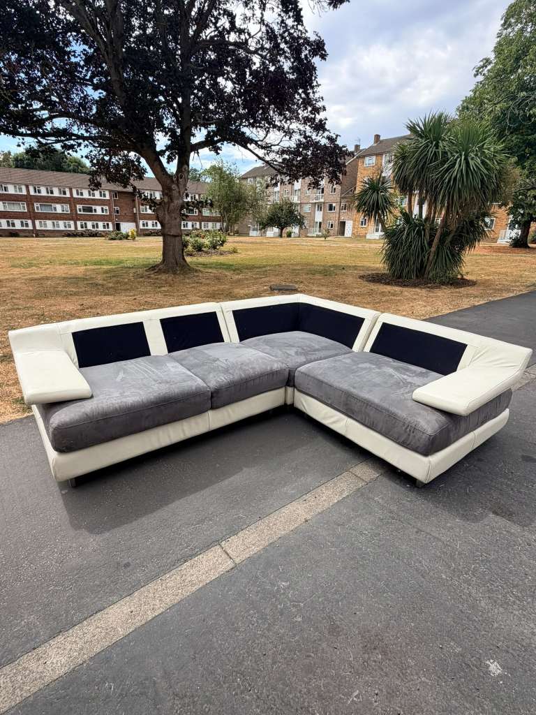 Large L-Shaped Corner Sofa - Cream & Grey, Modern Style