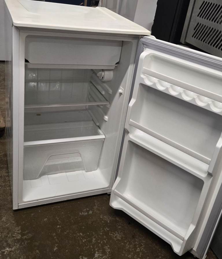 Igenix IG3900 Under Counter Larder Fridge with small freezer box, Mini Fridge Freezer 