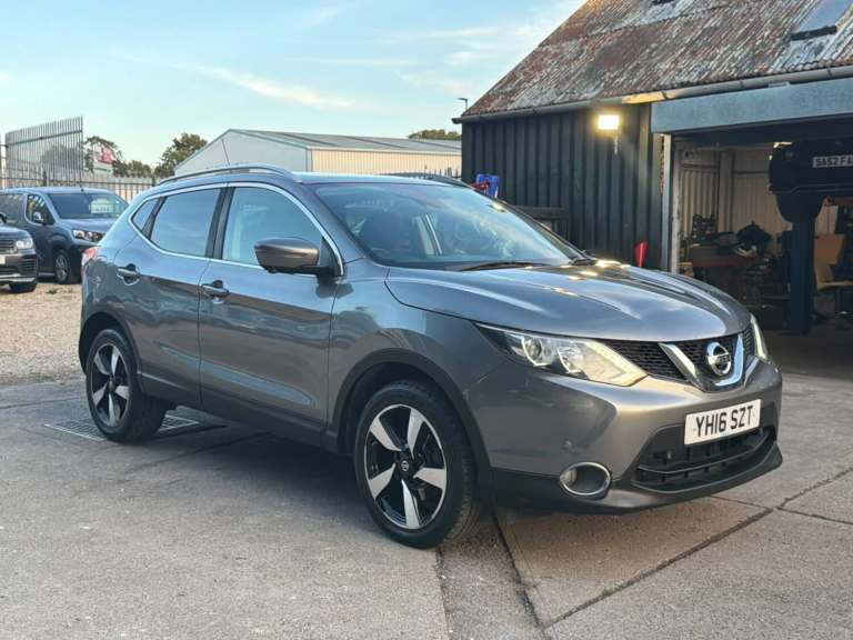 2016 Nissan Qashqai 1.2 DiG-T N-Tec+ 5dr HATCHBACK PETROL Manual