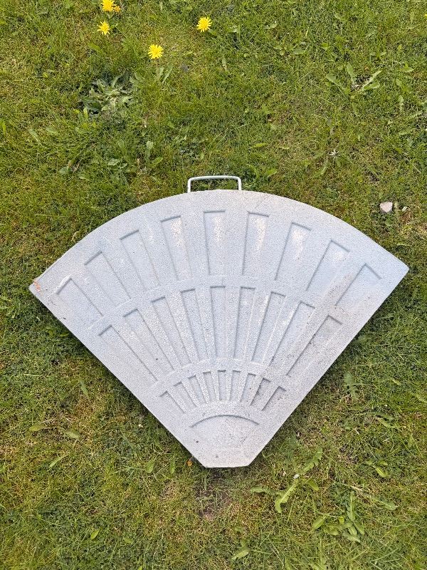 3 x concrete Quarter Parasol Base