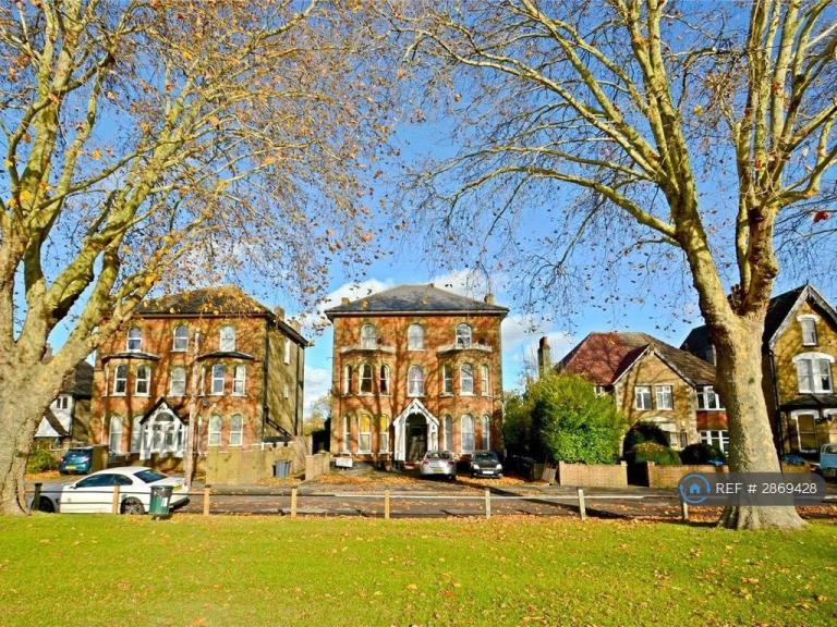 1 bedroom flat in Woodside Green, London, SE25 (1 bed) (#2869428)
