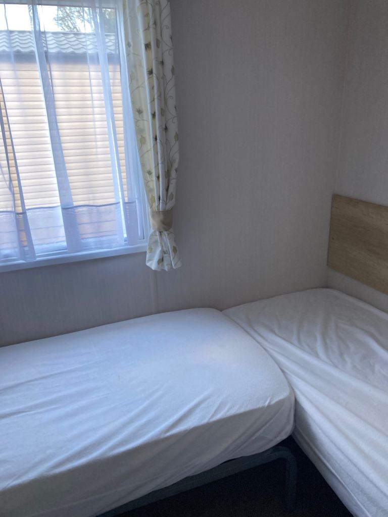 Swift Burgandy 2018 2 bedroom  6 Berth