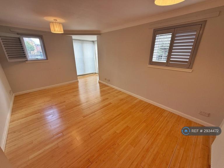 2 bedroom flat in Rennies Isle, Edinburgh, EH6 (2 bed) (#2934472)