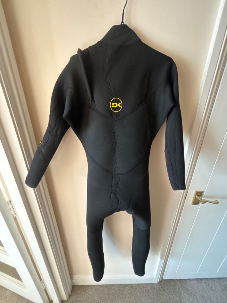 Dakine 5/4/3 Chest Zip Wetsuit – M/S – Excellent Condition