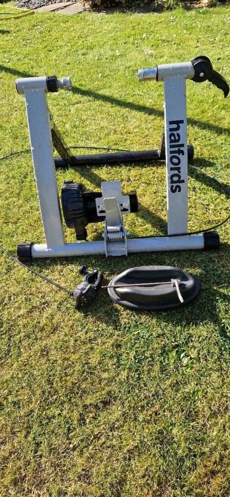 HALFORDS BIKE TRAINER