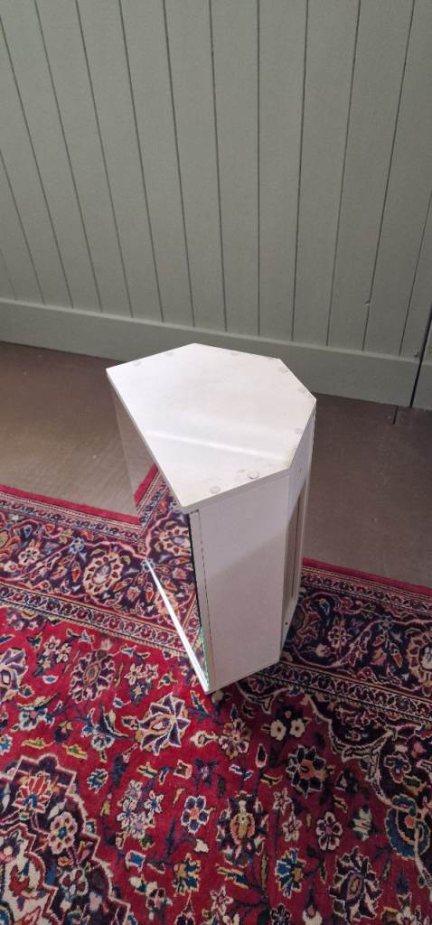 Mirror cabinet