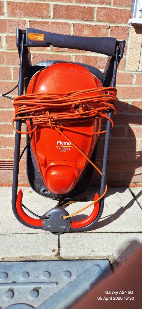 Flymo EasiGlide 300 hover mower