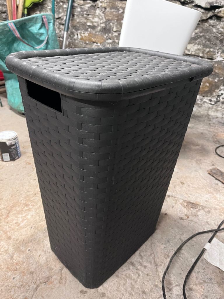Black Plastic Laundry Basket with Lid – Good Condition