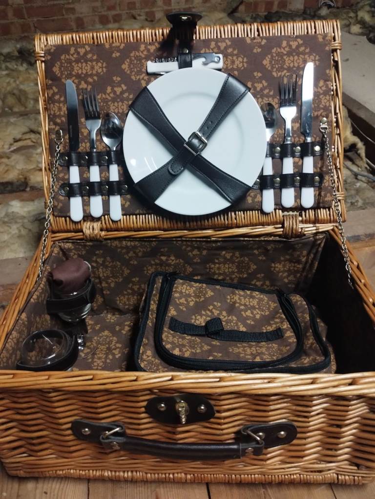 Picnic basket 