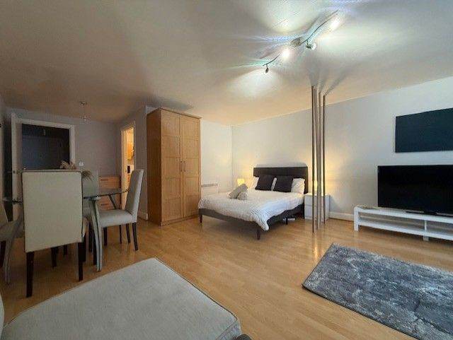 Canary Wharf , Venus house ,  160 Westferry Road , E14 3SF