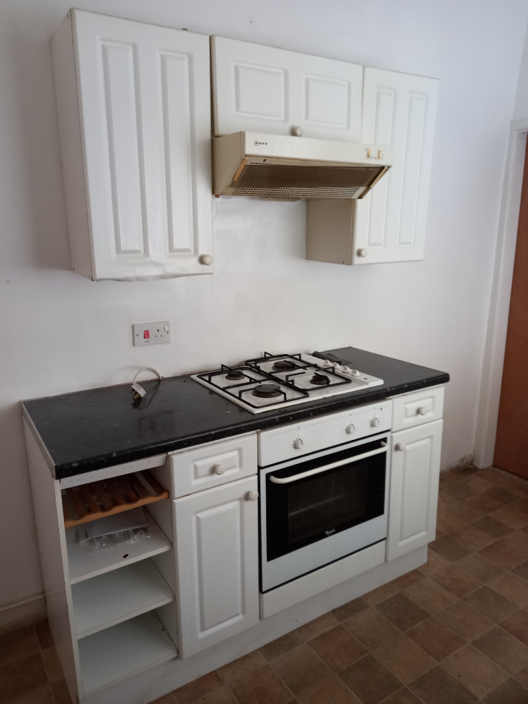 **AVAILABLE**2 BEDROOM**2 BATHROOM**END TERRACE**LINDLEY STREET**