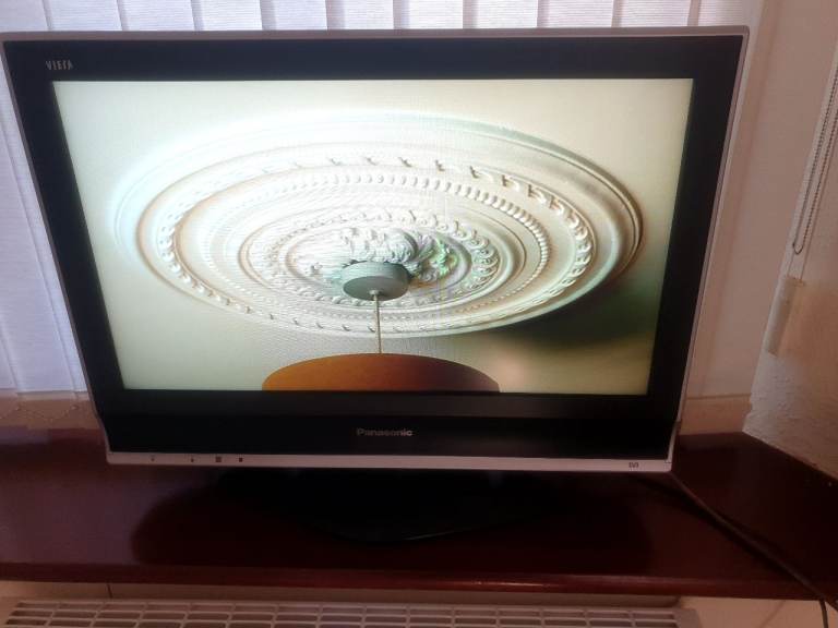 Panasonic TV 26" with stand