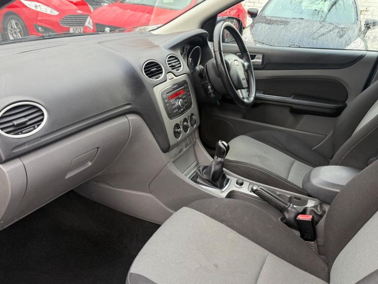 2011 Ford Focus 1.6 Zetec 5dr ESTATE PETROL Manual