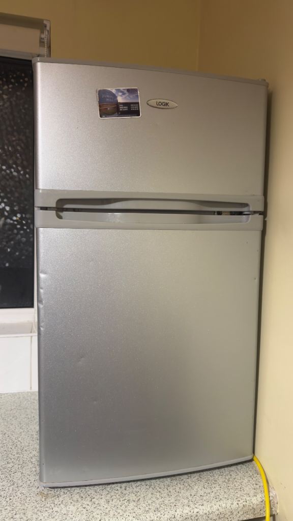 Fridge freezer 