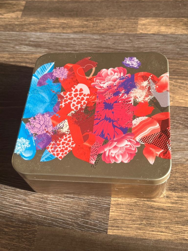 Pretty tin. 11cm approx. New £2. 