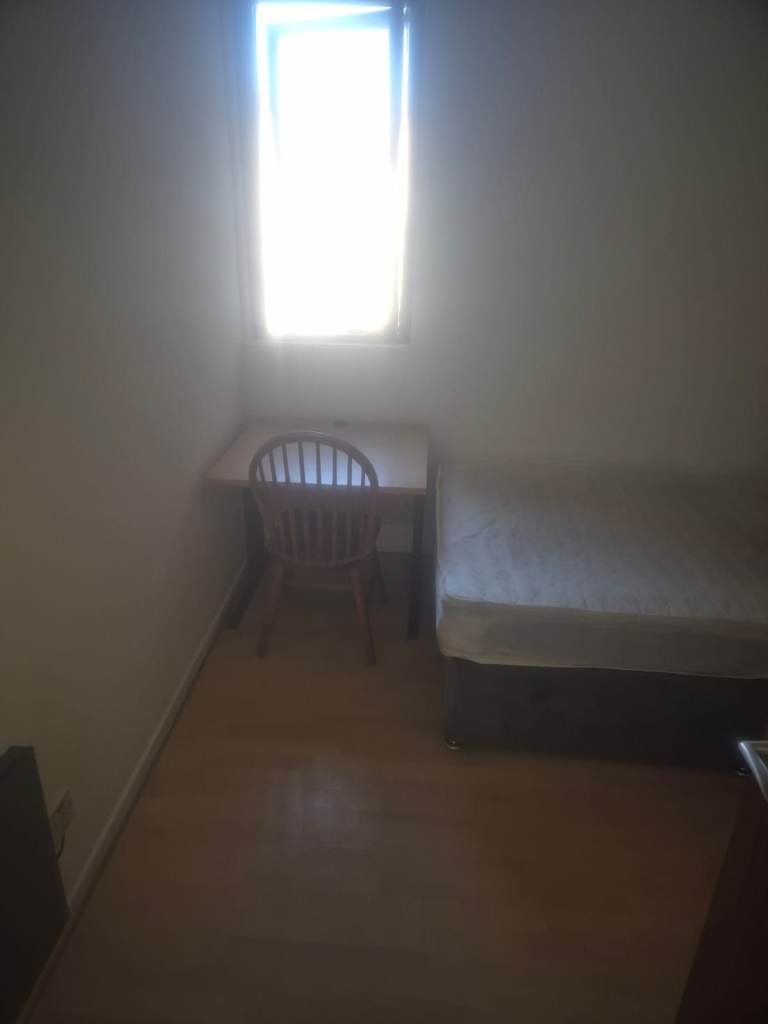 Furnished one bedroom flat available in George Street, close to Union Street