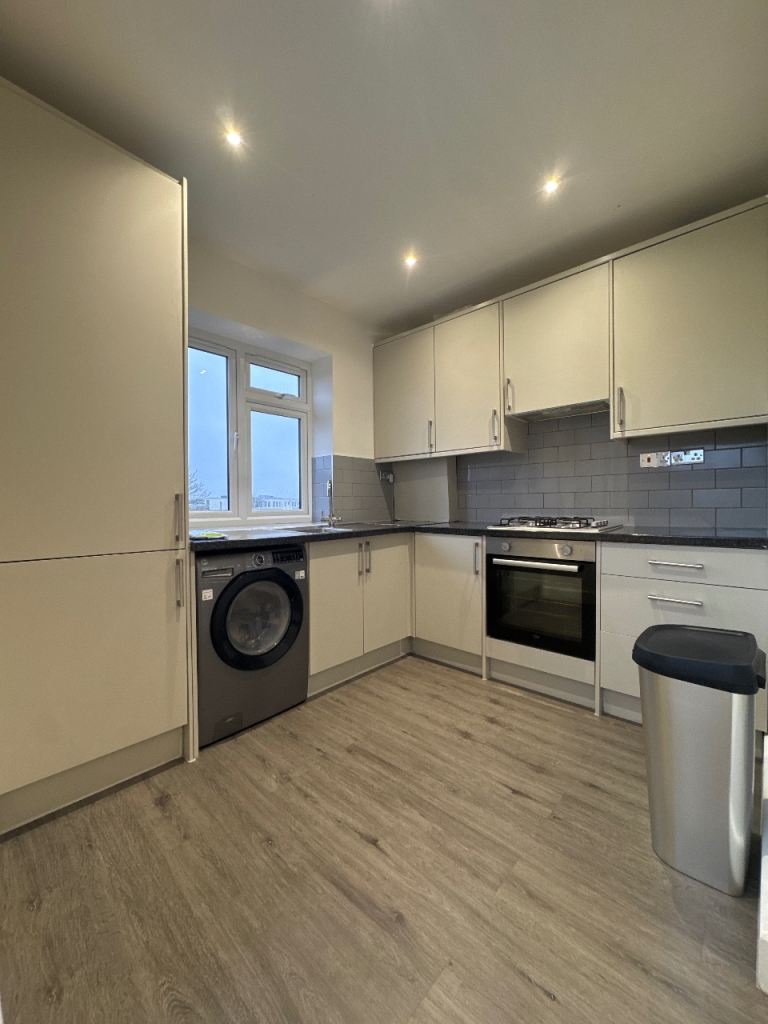 Ilford ***Newbury Park***IG2