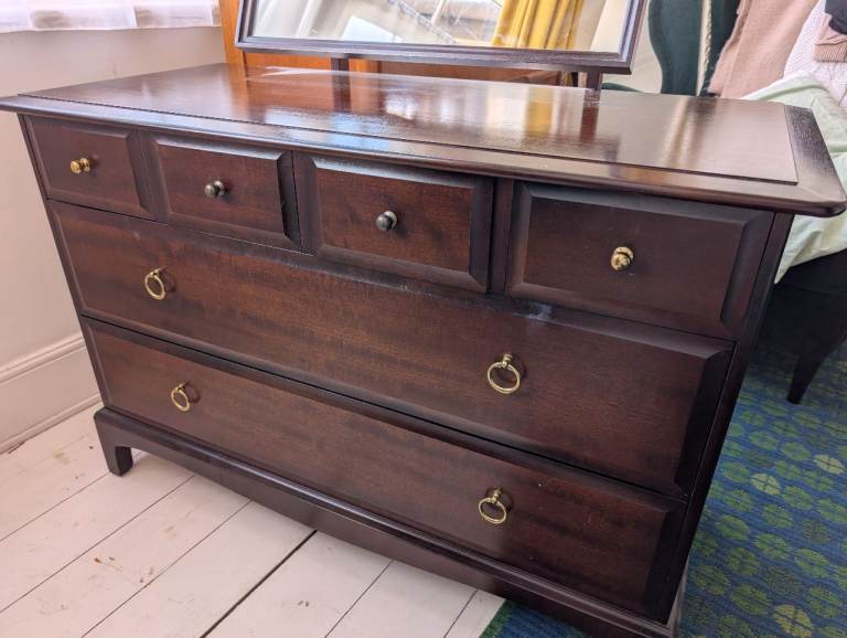 Stag Minstrel 6 Drawer Dressing Chest + Mirror (Cherry Mahogany) – E10 Leyton