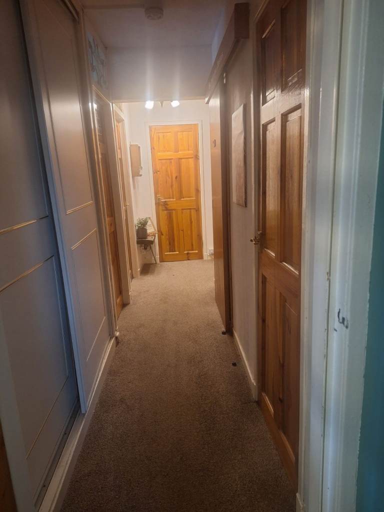 Lovely 2 bedroom with balcony near QUEH