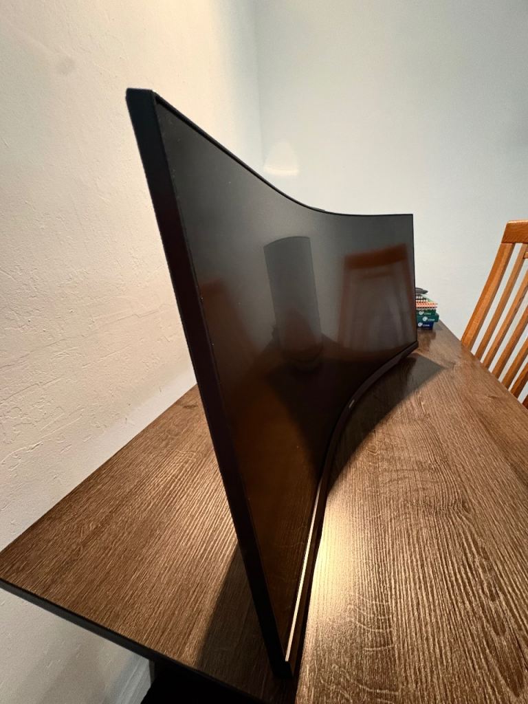 Samsung Odyssey G5 34" Curved Gaming Monitor