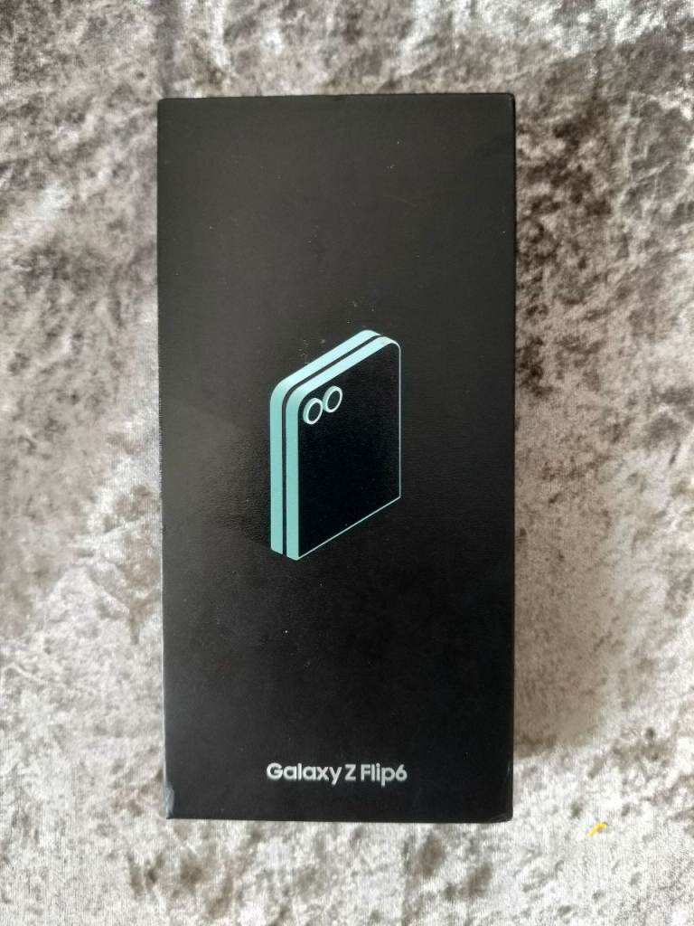 Samsung Galaxy Z Flip6 - As Good As New, Unlocked