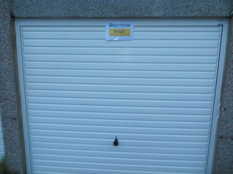 SS8 ~ Lock up Garages/Storage ~ To Rent in Second Ave, Canvey Island, Essex, SS8 9LN.