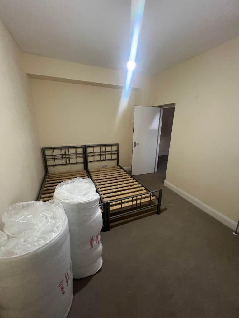 9-Room HMO Flat – Rooms Available (deposit taken)