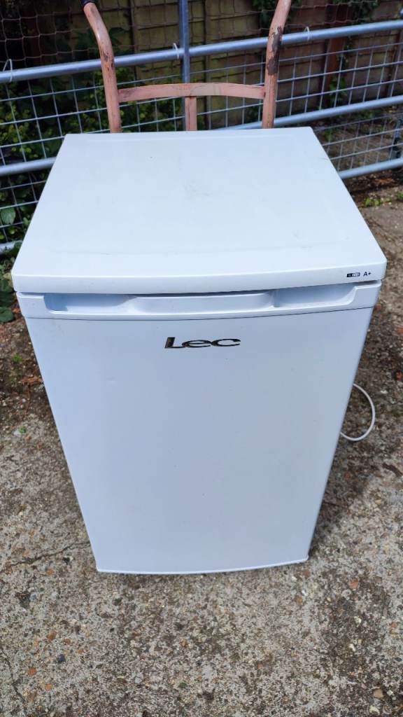 Undercounter freezer 