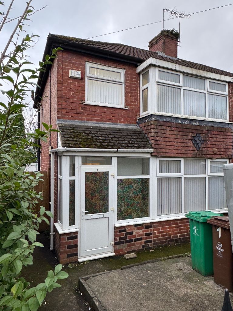 For rent 3 bedroom house in Salford for £1250