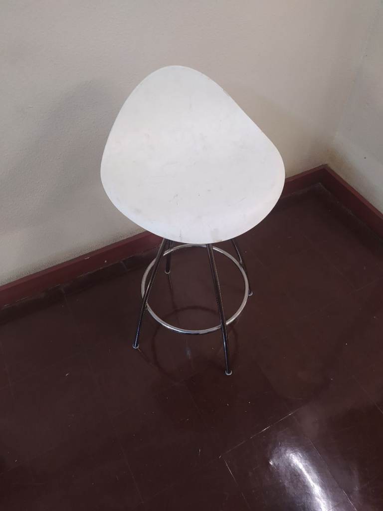  Authentic STUA Onda Bar Stool by Jesús Gasca – White (Collection Only / Use and Repair Piece