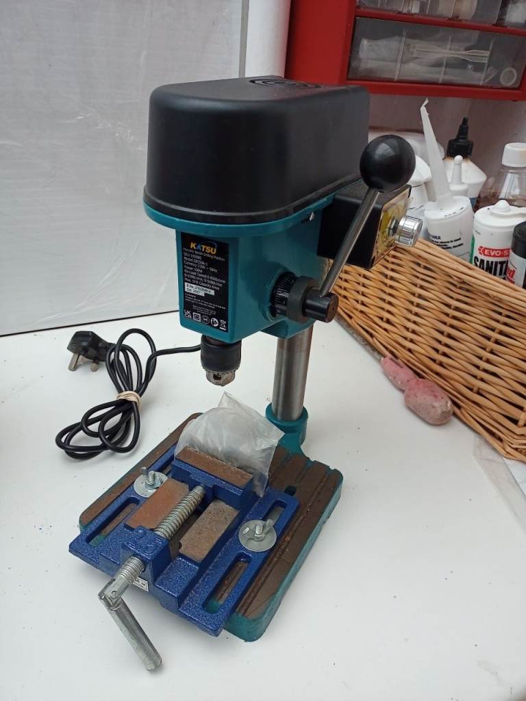 Portable bench drilling machine