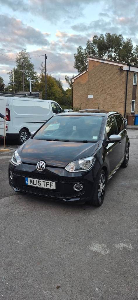 Volkswagen, UP, Hatchback, 2015, Manual, 999 (cc), 5 doors