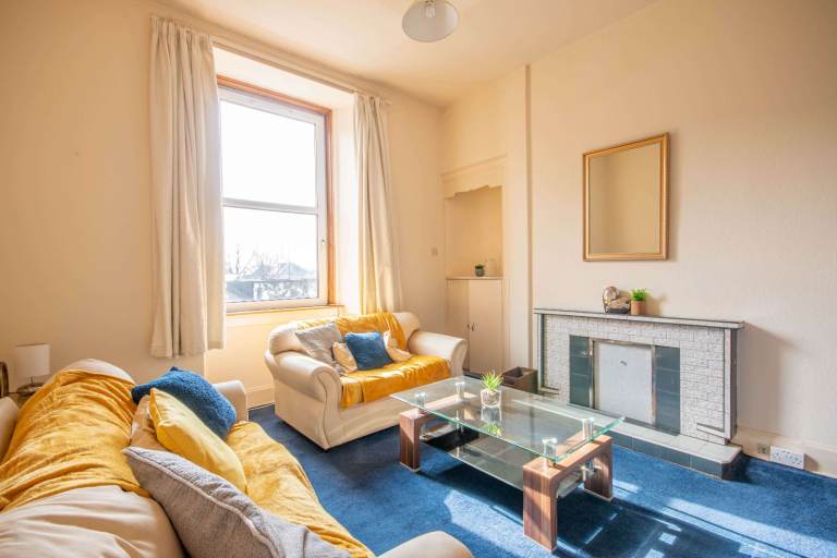 Desirable, 1 bedroom, furnished flat in Gorgie – available July