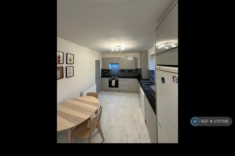 4 bedroom house in Pearscroft Road, Fulham, SW6 (4 bed) (#2707516)