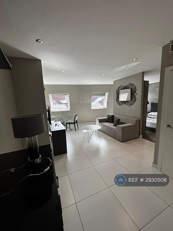Studio flat in Park Square East, Leeds, LS1 (#2930508)