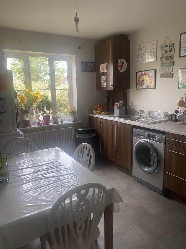 Lovely Double Room available 10 min walk from Chichester town centre