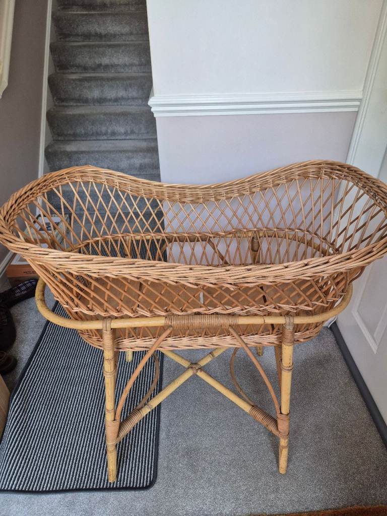 Wicker Moses Basket / Bassinet with Stand – Good Condition