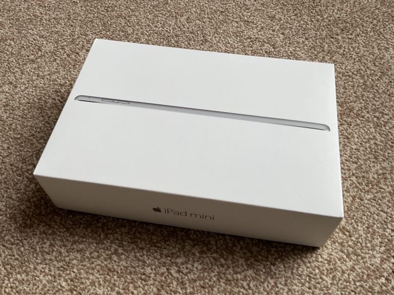 iPad mini 4, immaculate condition with box and charger