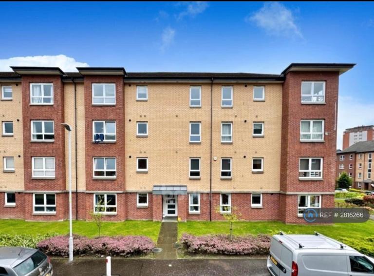 2 bedroom flat in Springfield Gardens, Glasgow, G31 (2 bed) (#2816266)