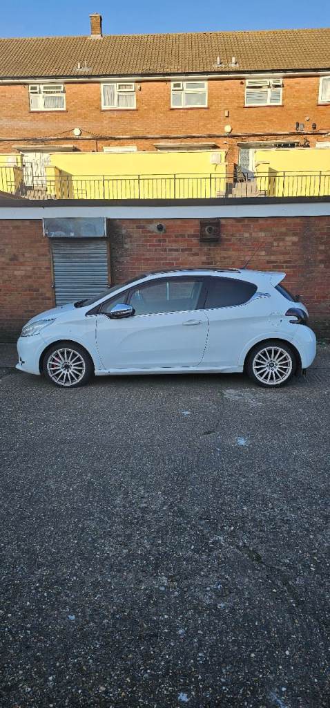 Peugeot, 208, Hatchback, 2014, Manual, 1598 (cc), 3 doors