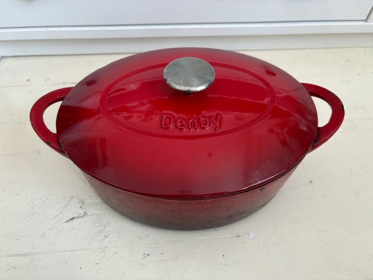 Denby Cast Iron Casserole Pot Dutch Oven 4.2L Oval - Red