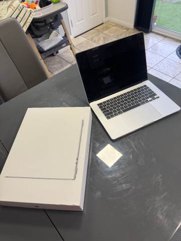 MacBook Air 15” M4 – 16GB / 256GB SSD (Silver) – With Box | in